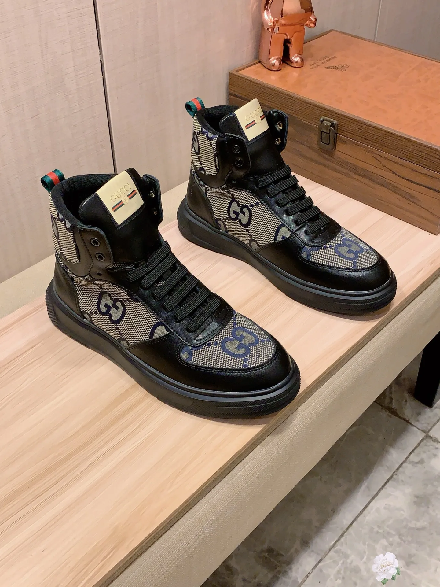 Men's men's shoes💰442💰💰🎩🎩[Lightning][Lightning] "Gucci*" latest • popular casual shoes, top brand [seduce] luxury ~ purchasing agency, top ~ quality. [Strong] The upper is made of imported breathable cowhide with fabric material ➕ Breathable sheepskin feet (•) and fine workmanship. The original stylish and stylish soft rubber wear-resistant and non-slip outsole is light and comfortable on the feet. The real thing looks better when photographed in person. 111: code: 38-44, 3️⃣ colors selected